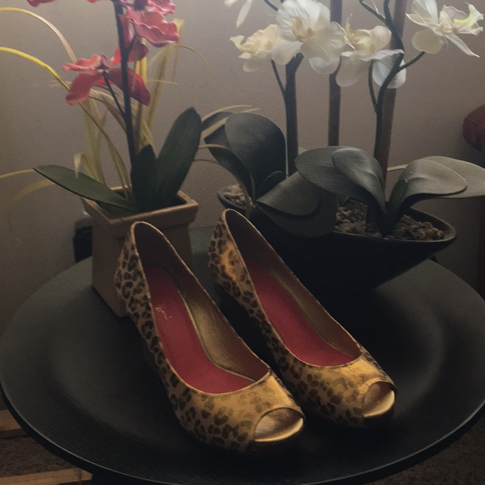 Lilly Pulitzer Gold Leopard Print Wedges